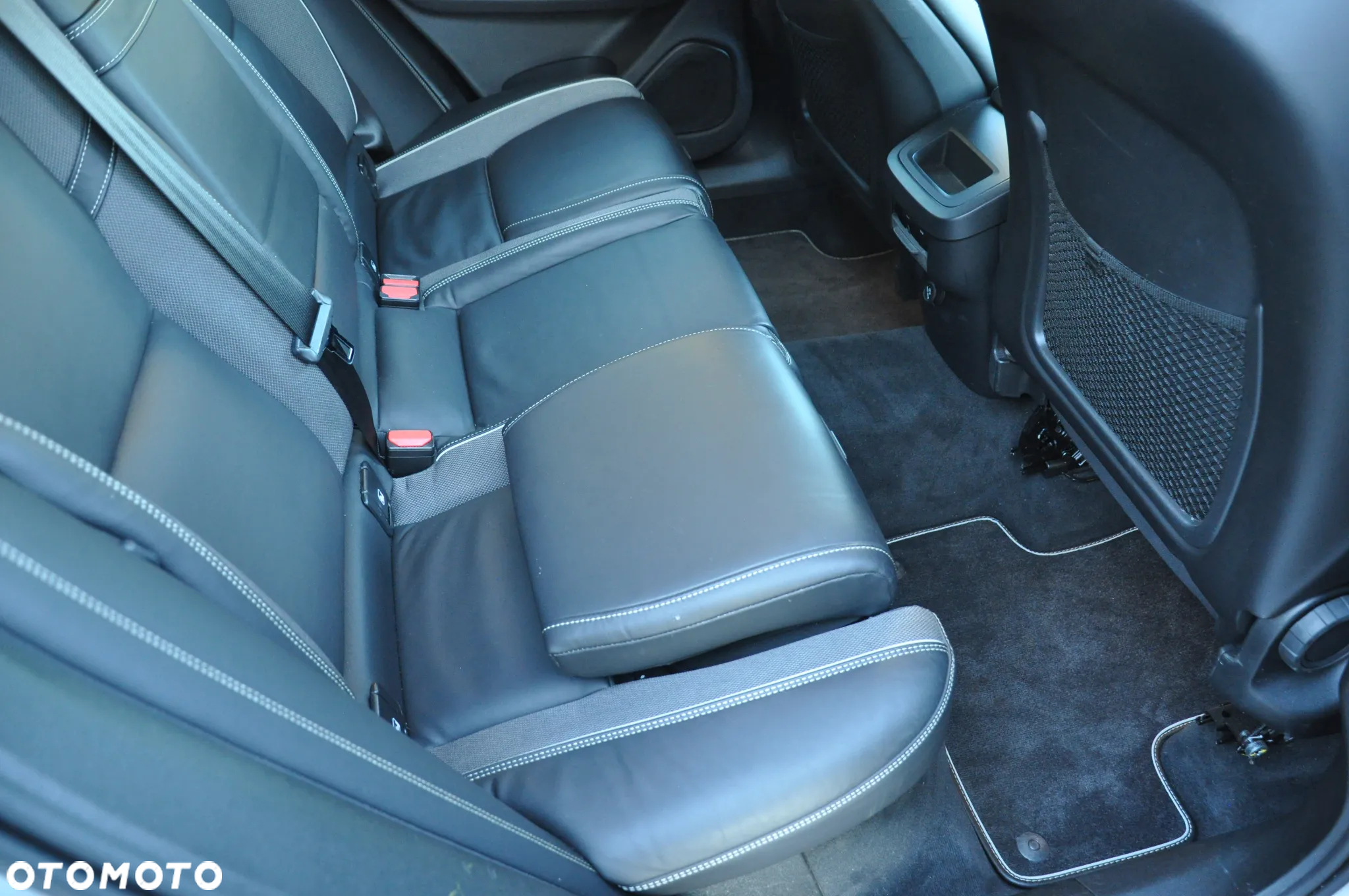 Volvo XC 60 D4 SCR R-Design - 13