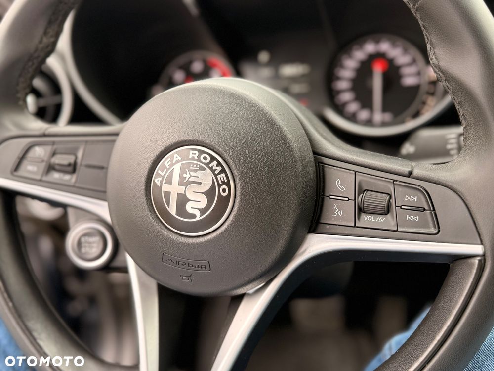 Alfa Romeo Giulia - 35