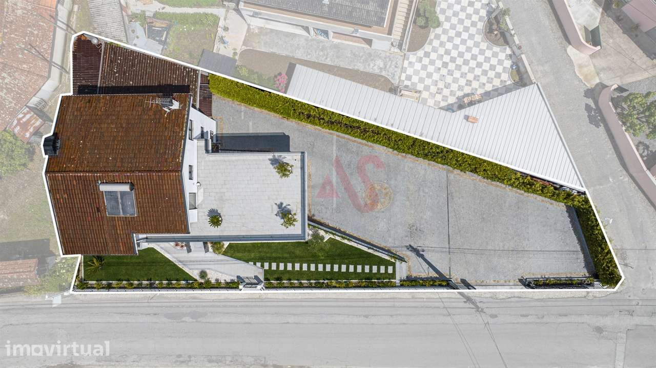 🏡 Moradia T4 + T1 com Jardim, Garagem e Excelente Localização - Grande imagem: 2/40