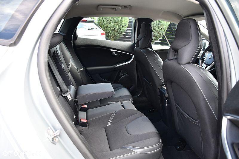 Volvo V40 T2 Geartronic Momentum - 22