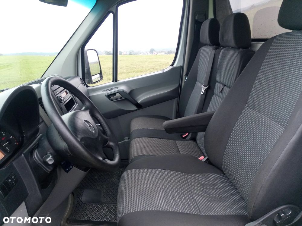 Mercedes-Benz Sprinter - 25