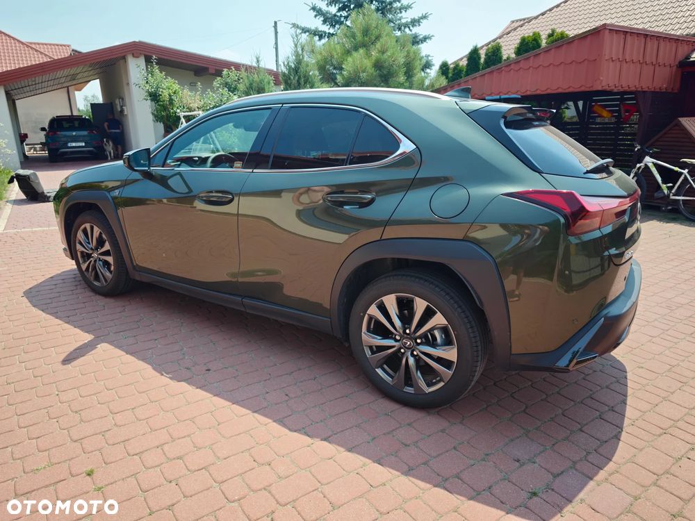 Lexus UX - 5