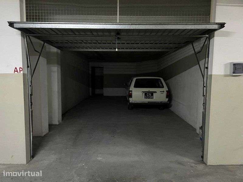 Garagem box fechada – 40,5 m² – junto ao Colégio dos Carvalhos - Grande imagem: 2/12