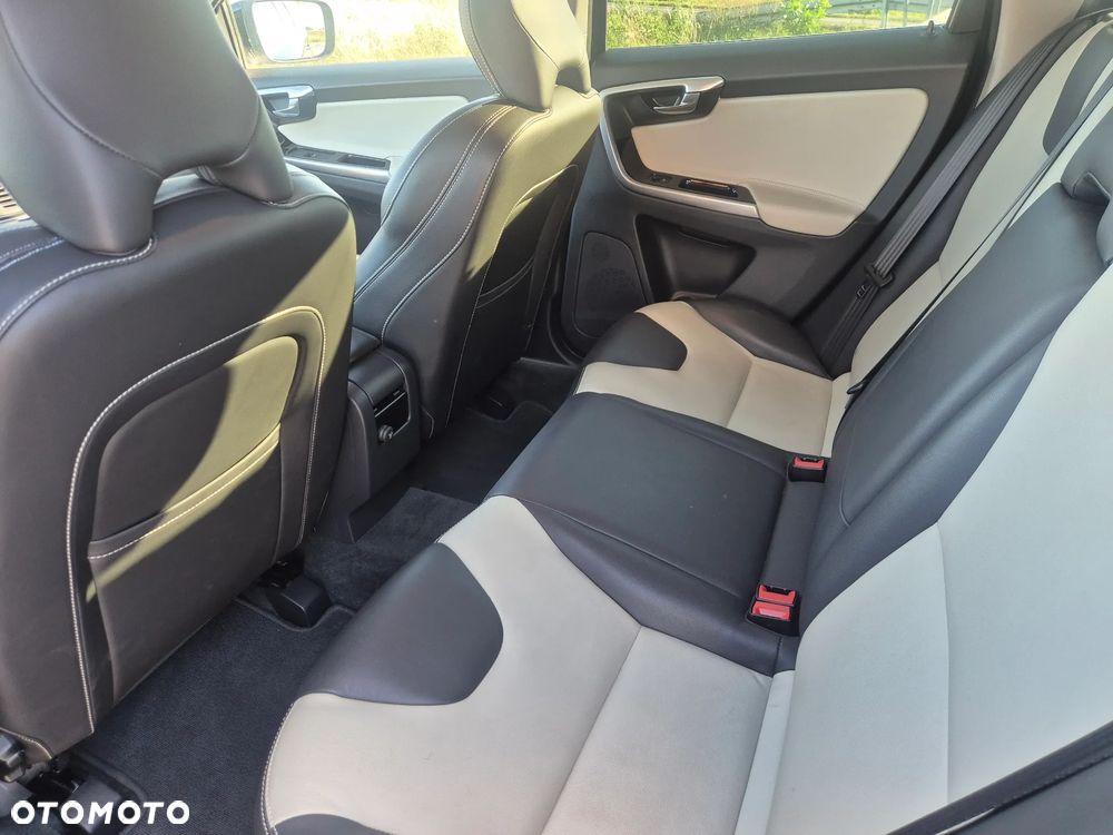 Volvo XC 60 D3 SCR Momentum - 8