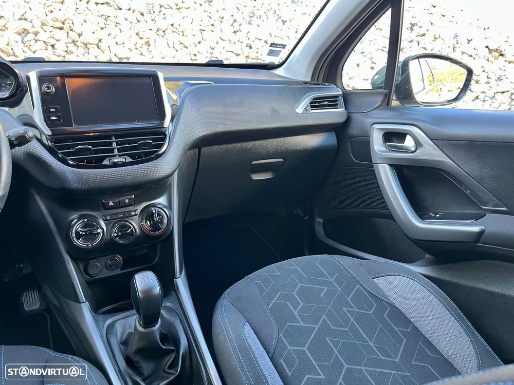 Peugeot 2008 1.2 PureTech Style - 6