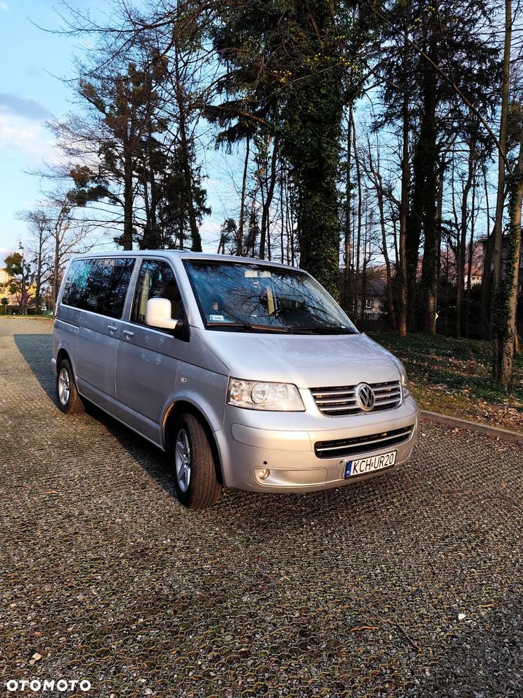 Volkswagen Caravelle - 1