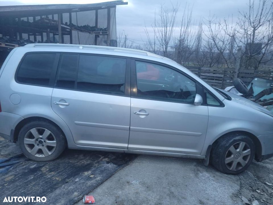 dezmembrez vw touran - 3