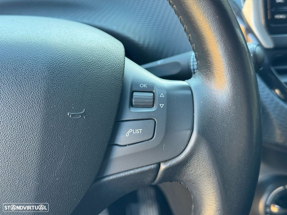 Peugeot 208 1.5 BlueHDi Signature - 14