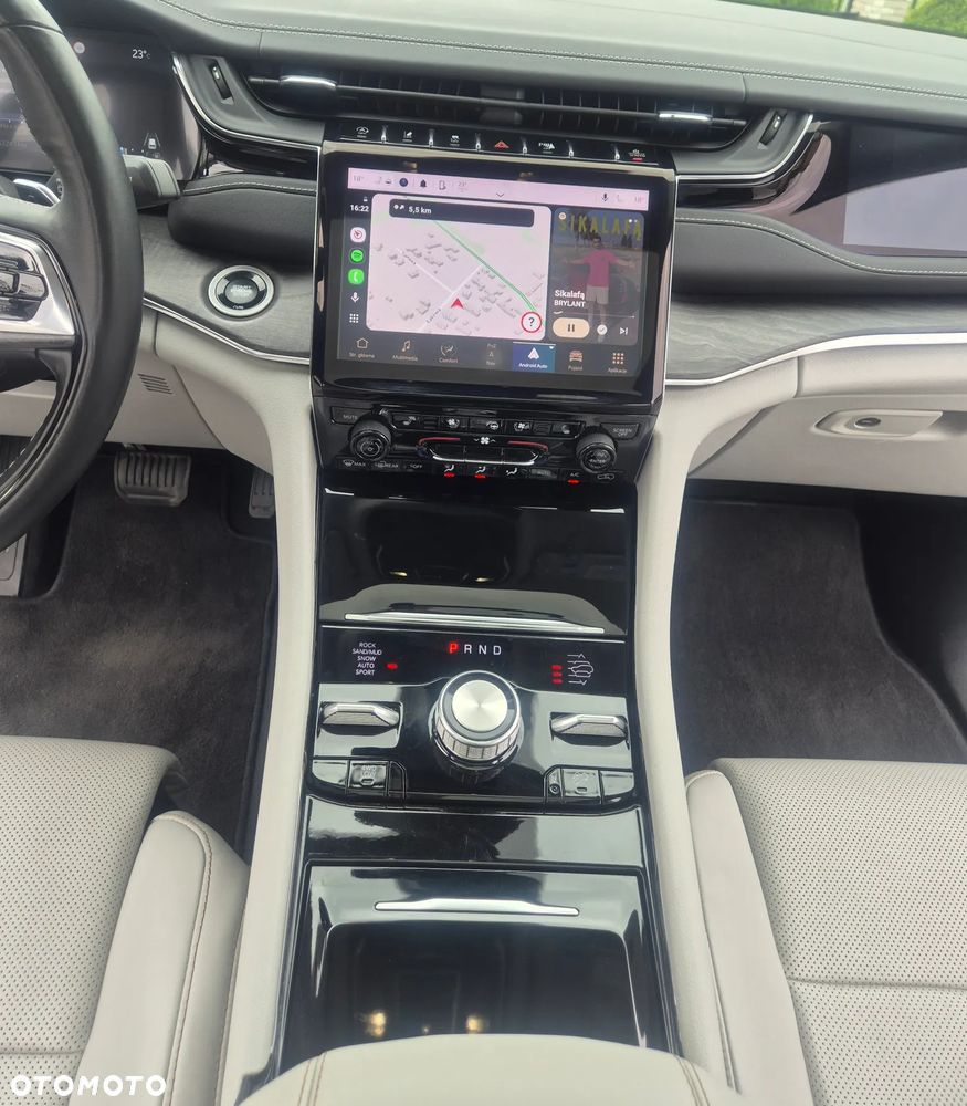 Jeep Grand Cherokee - 16