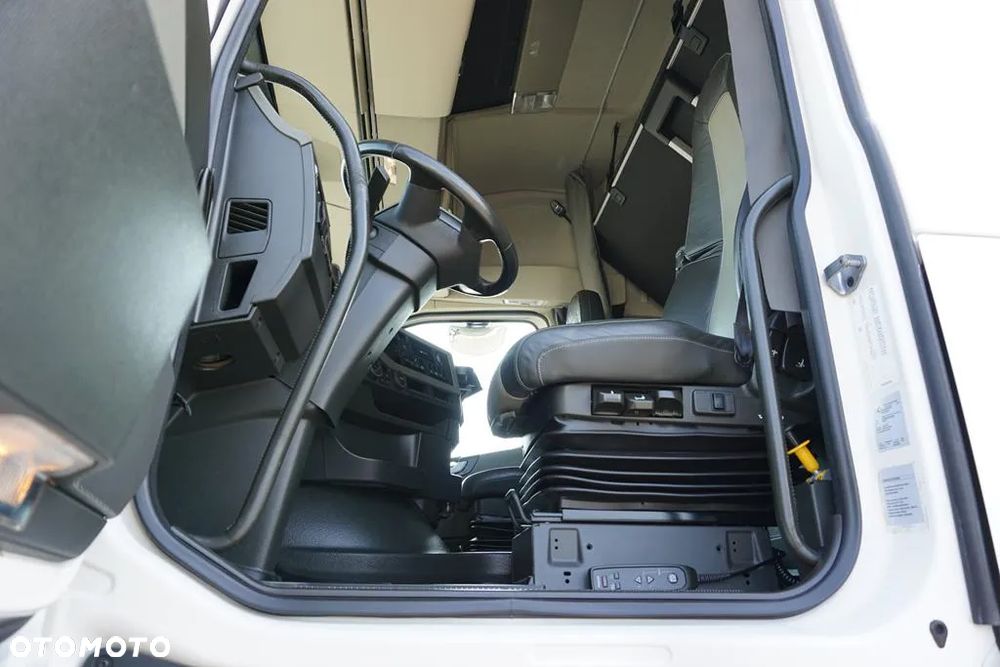 Volvo FH 16 / 650 / EURO 6 / ACC / 6 X 4 / RETARDER / HYDRAULIKA - 38