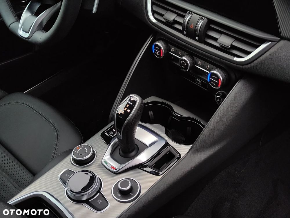 Alfa Romeo Giulia 2.0 Turbo Veloce Q4 - 11