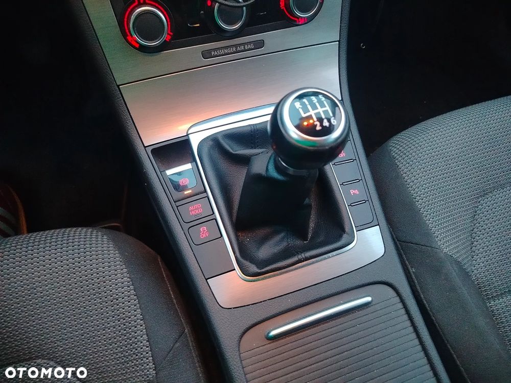Volkswagen Passat - 19