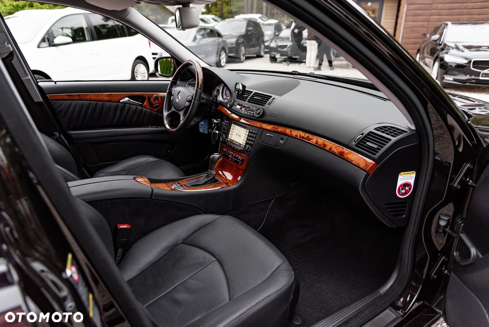 Mercedes-Benz Klasa E 500 4-Matic Avantgarde - 23