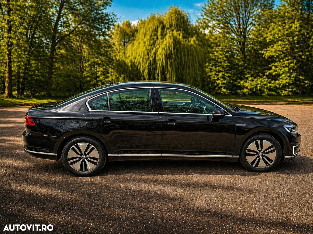 Volkswagen Passat - 4