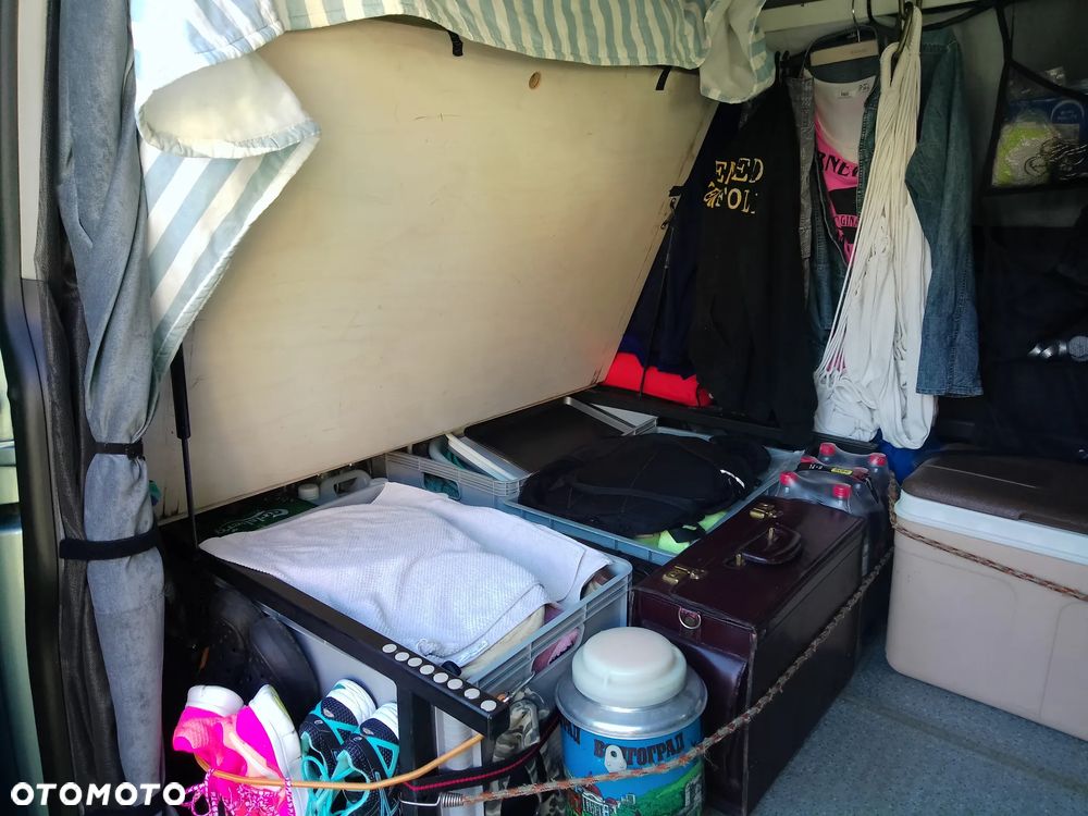 Volkswagen Multivan - 13