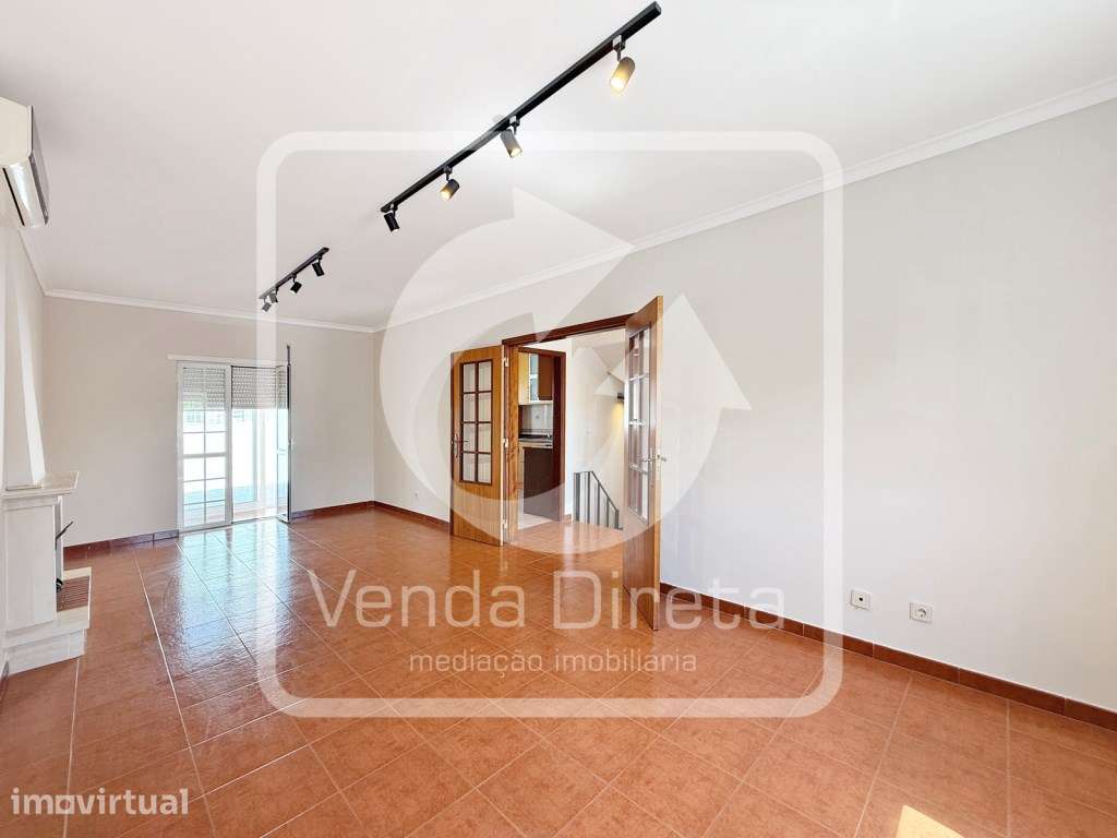 Moradia T3+1 com terraço e cave em Azeitão, Setúbal. - Grande imagem: 2/35