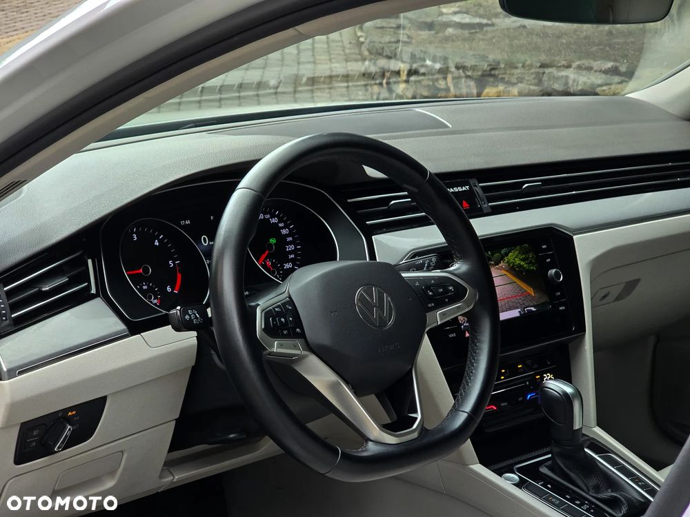 Volkswagen Passat Variant 2.0 TDI EVO Elegance DSG - 15