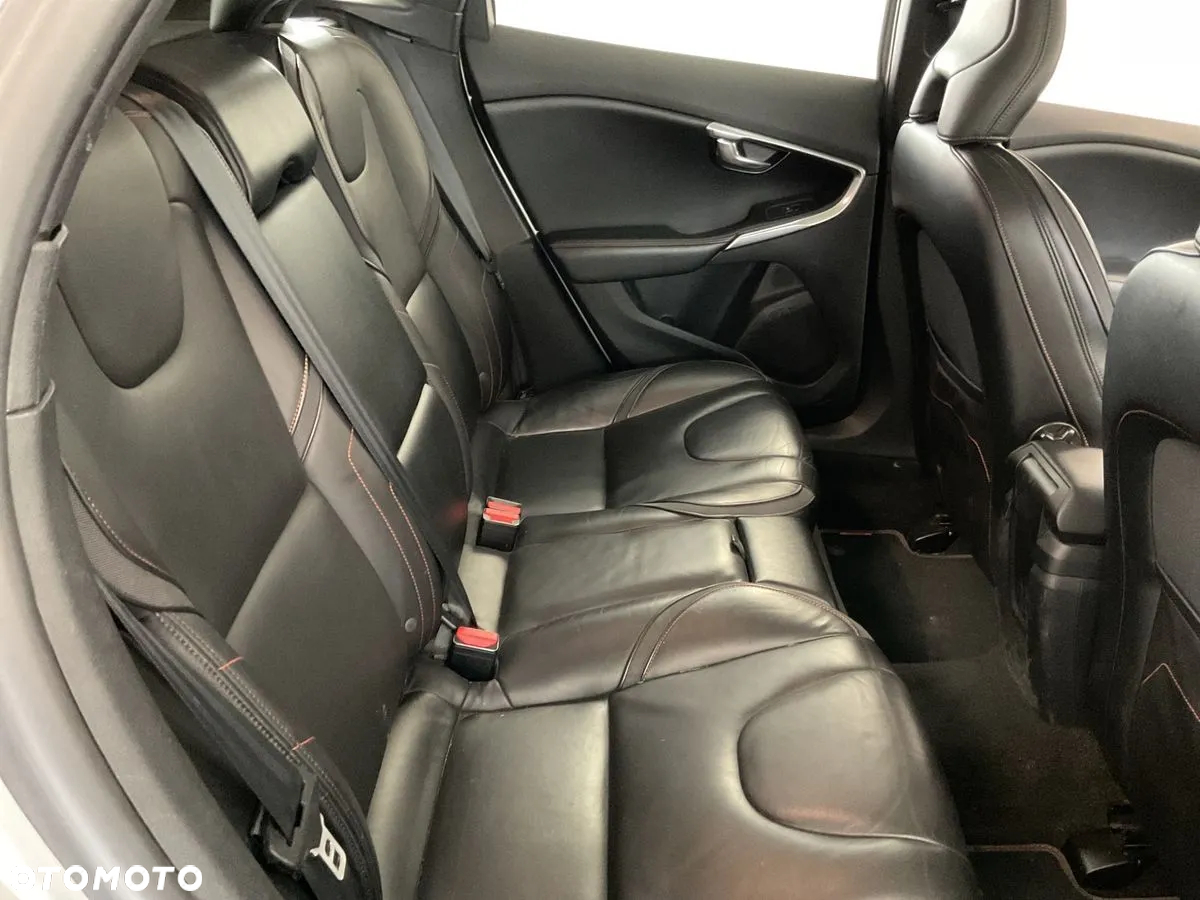 Volvo V40 Cross Country - 15