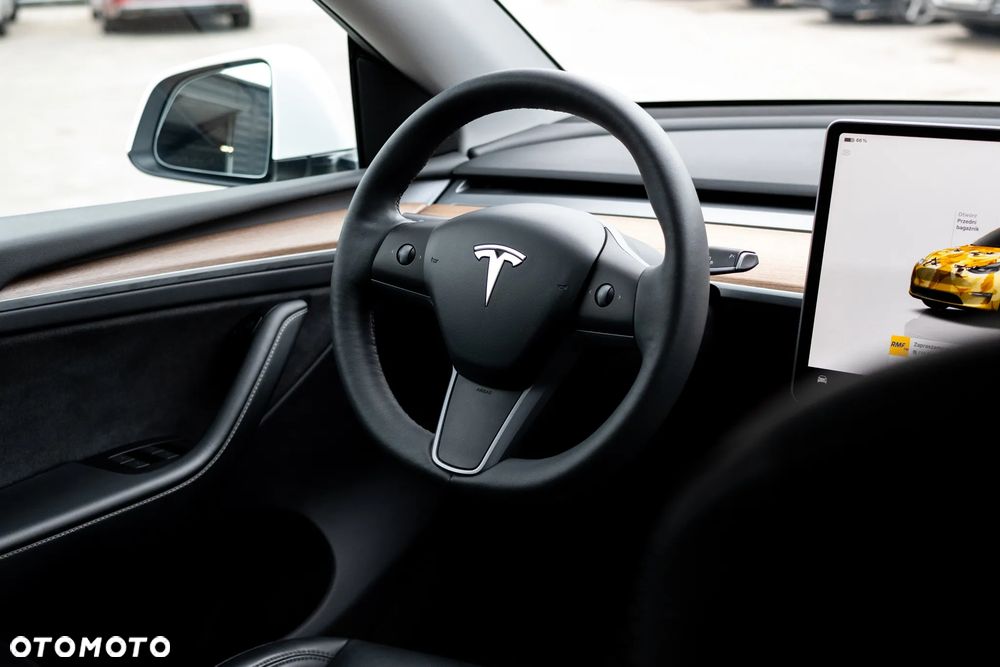 Tesla Model Y - 37