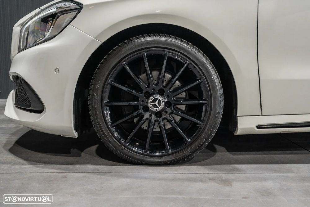 Mercedes-Benz A 180 AMG Line - 31