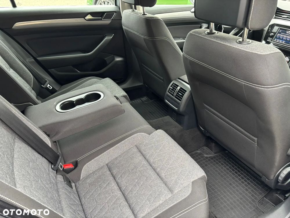 Volkswagen Passat - 14