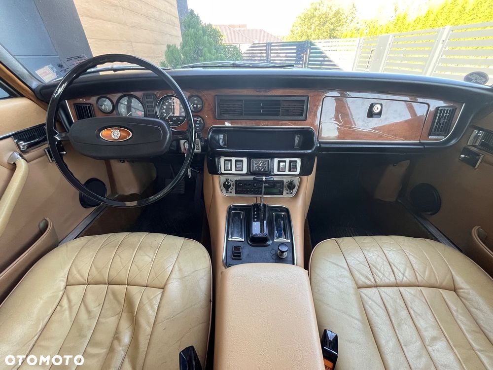 Jaguar XJ - 16