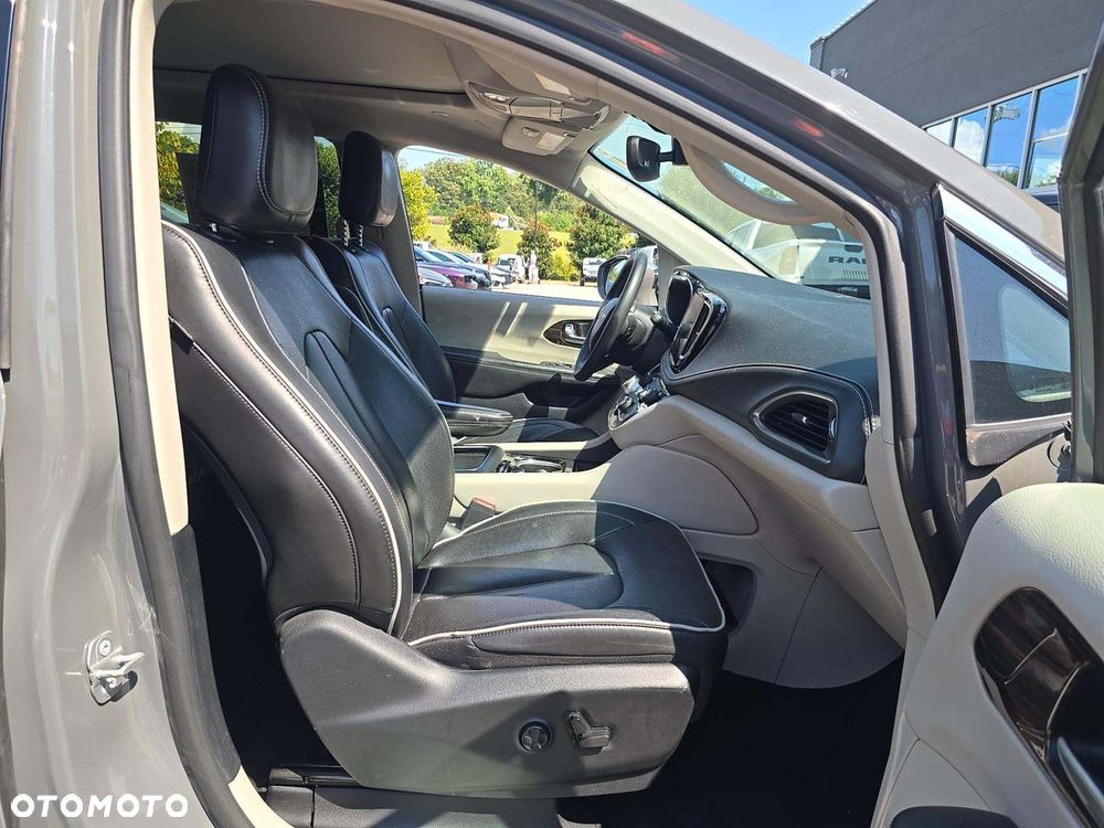 Chrysler Pacifica - 7