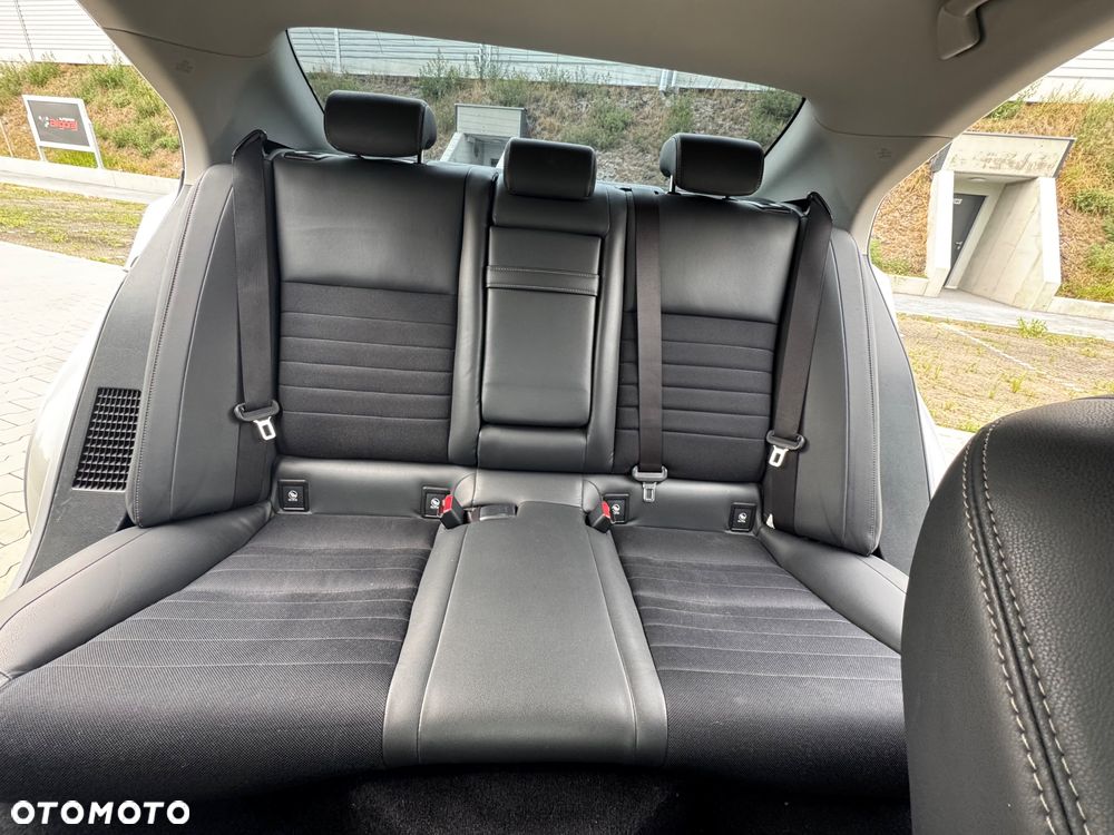 Lexus IS 300h Prestige - 18