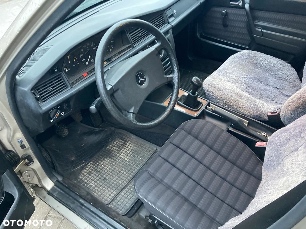 Mercedes-Benz W201 (190) - 7