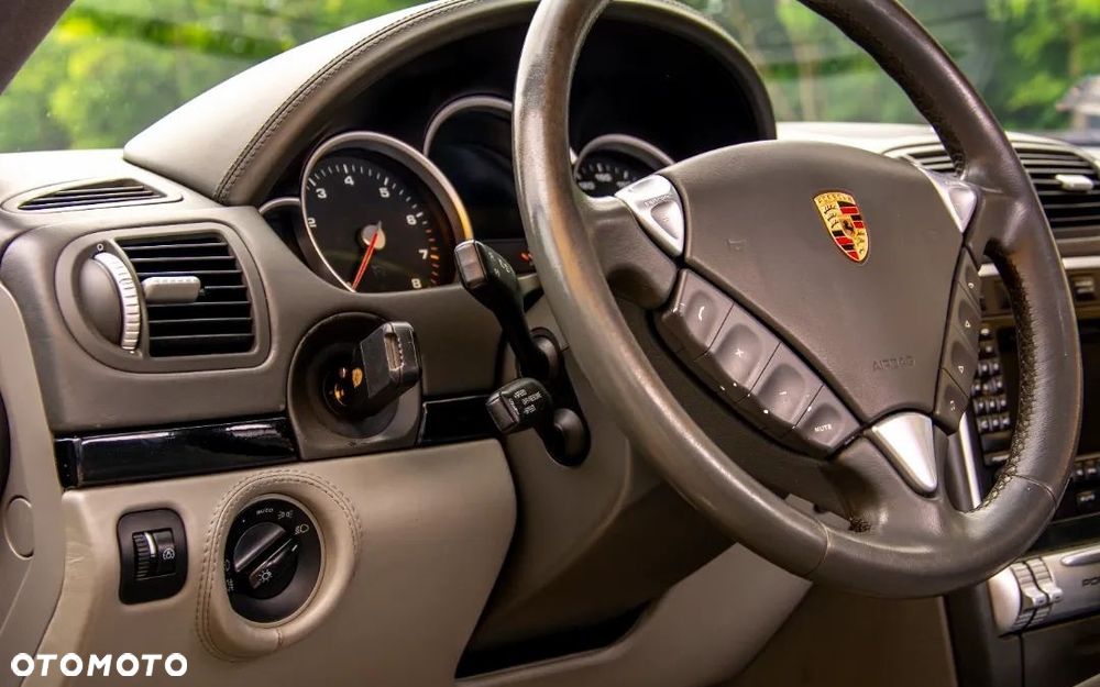 Porsche Cayenne Turbo - 19