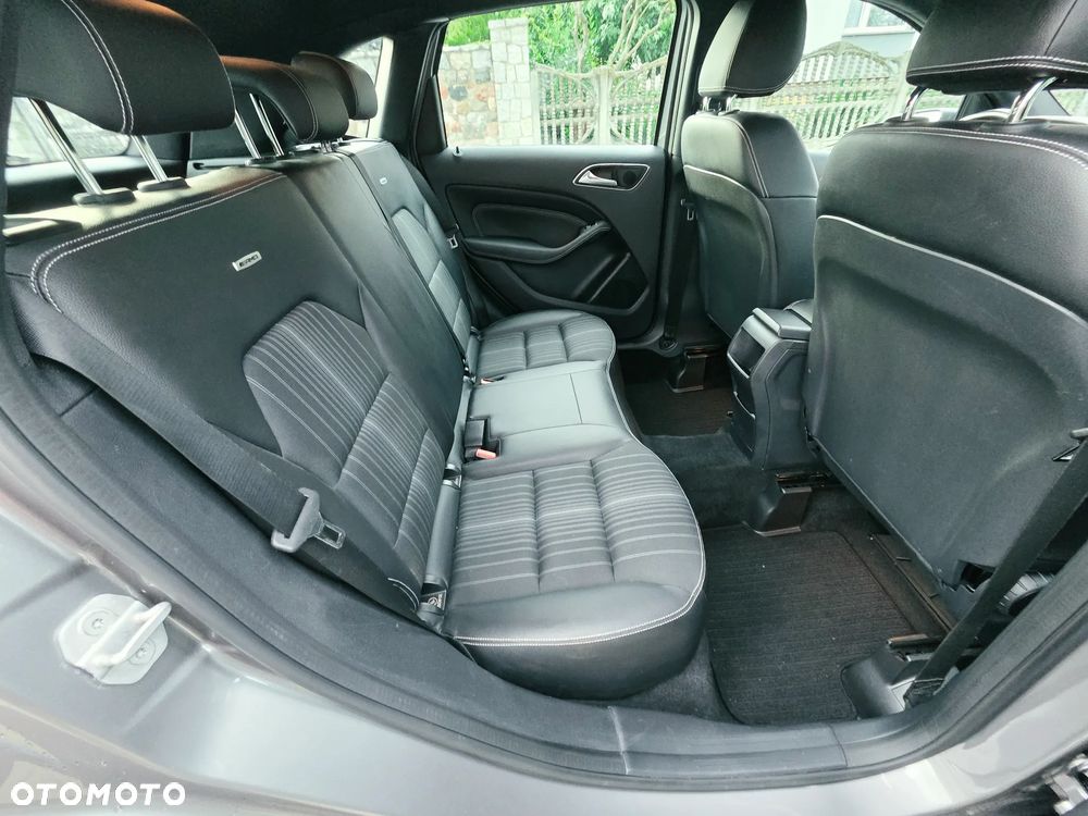 Mercedes-Benz Klasa B 180 7G-DCT AMG Line - 12