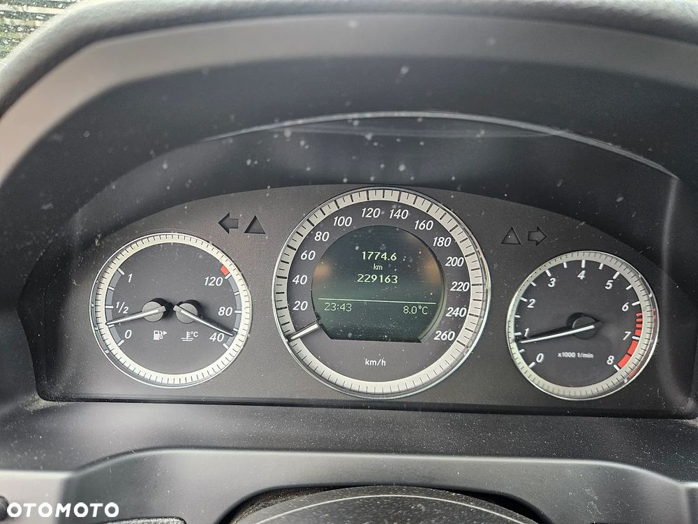 Mercedes-Benz Klasa C 180 K BlueEff Elegance - 37