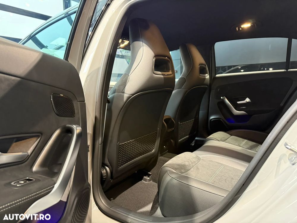 Mercedes-Benz A 200 MHEV 7G-DCT Sedan - 10