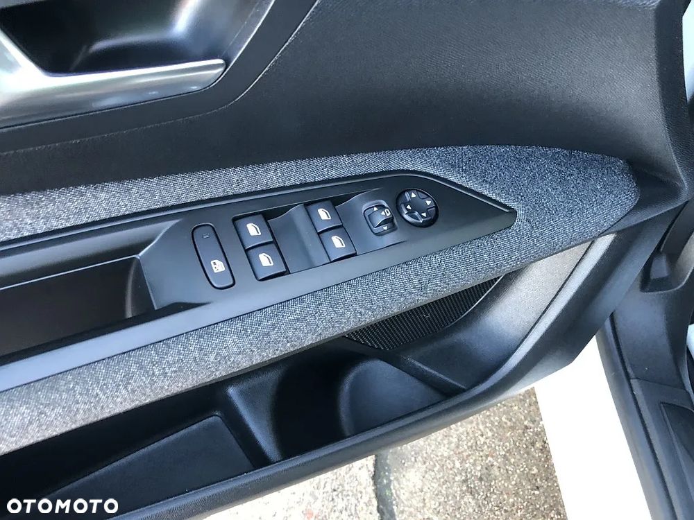 Peugeot 3008 1.2 PureTech Allure S&S - 26