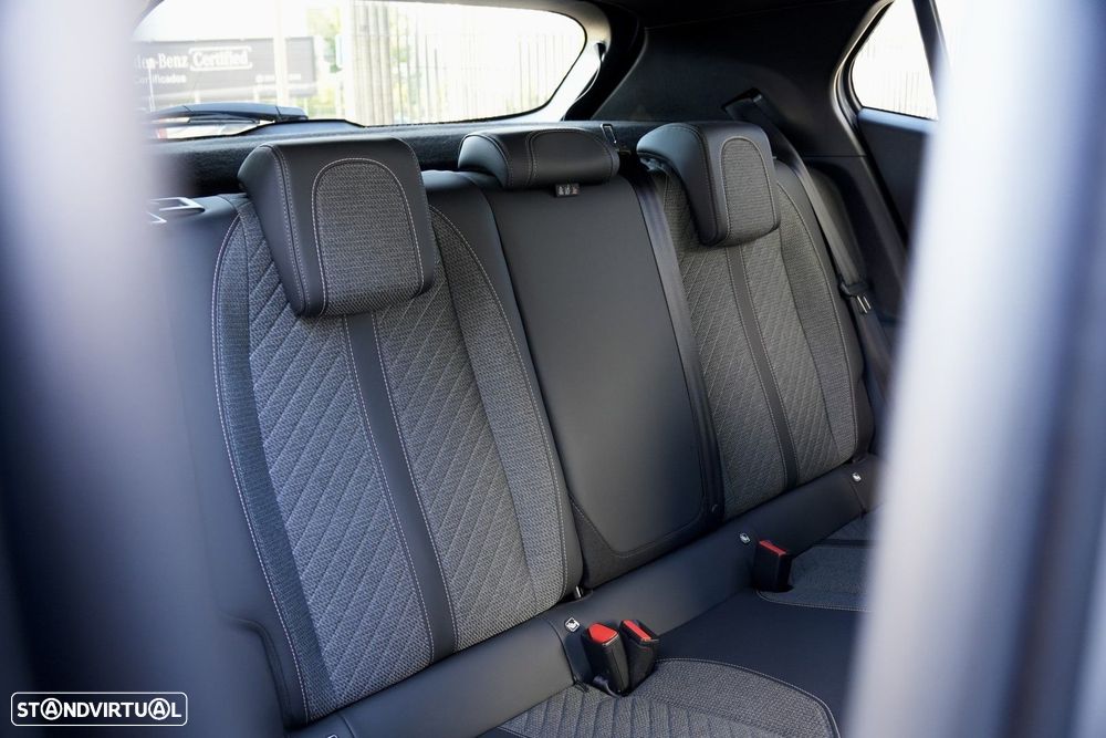 Peugeot 2008 1.2 PureTech Allure Pack EAT8 - 28