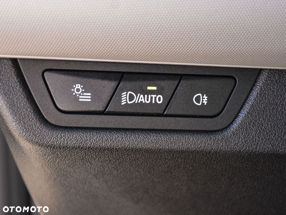 BMW X1 sDrive18i - 12