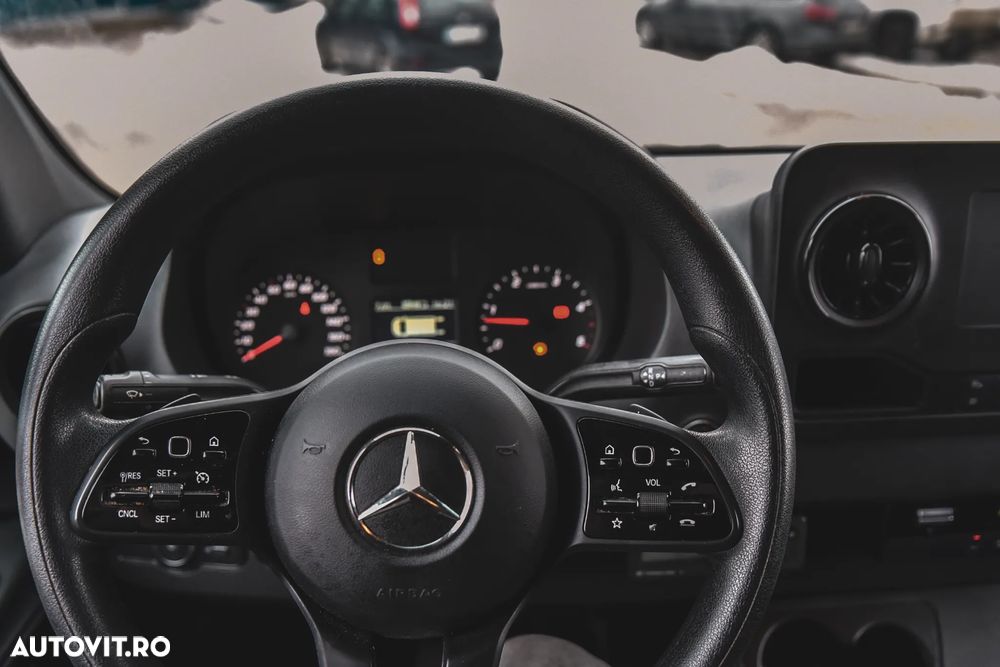 Mercedes-Benz SPRINTER - 13