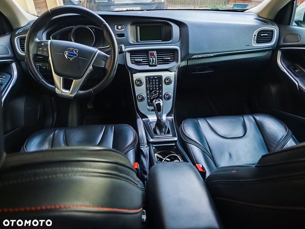 Volvo V40 Cross Country T3 Drive-E Ocean Race - 5