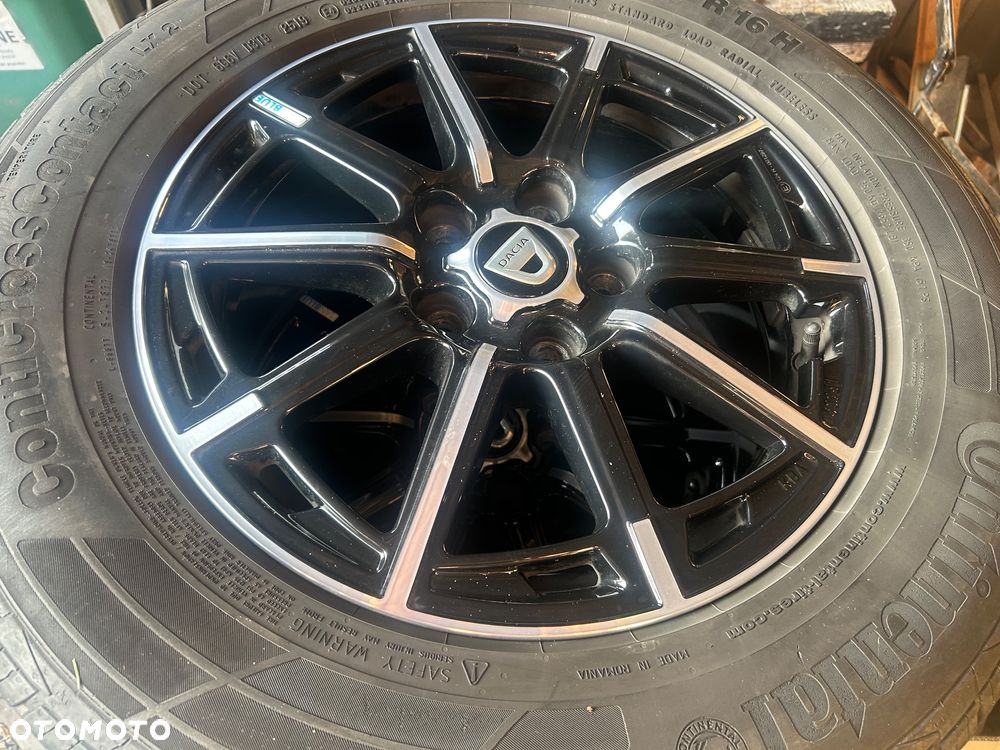 Dacia Duster 1.6 SCe Blackshadow S&S - 19