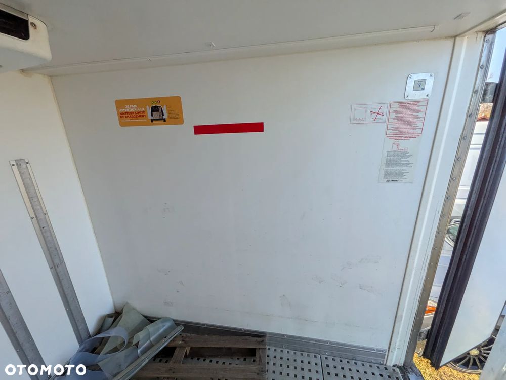 Mercedes-Benz Sprinter - 16