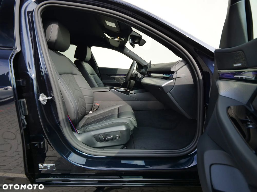 BMW Seria 5 520d xDrive - 37