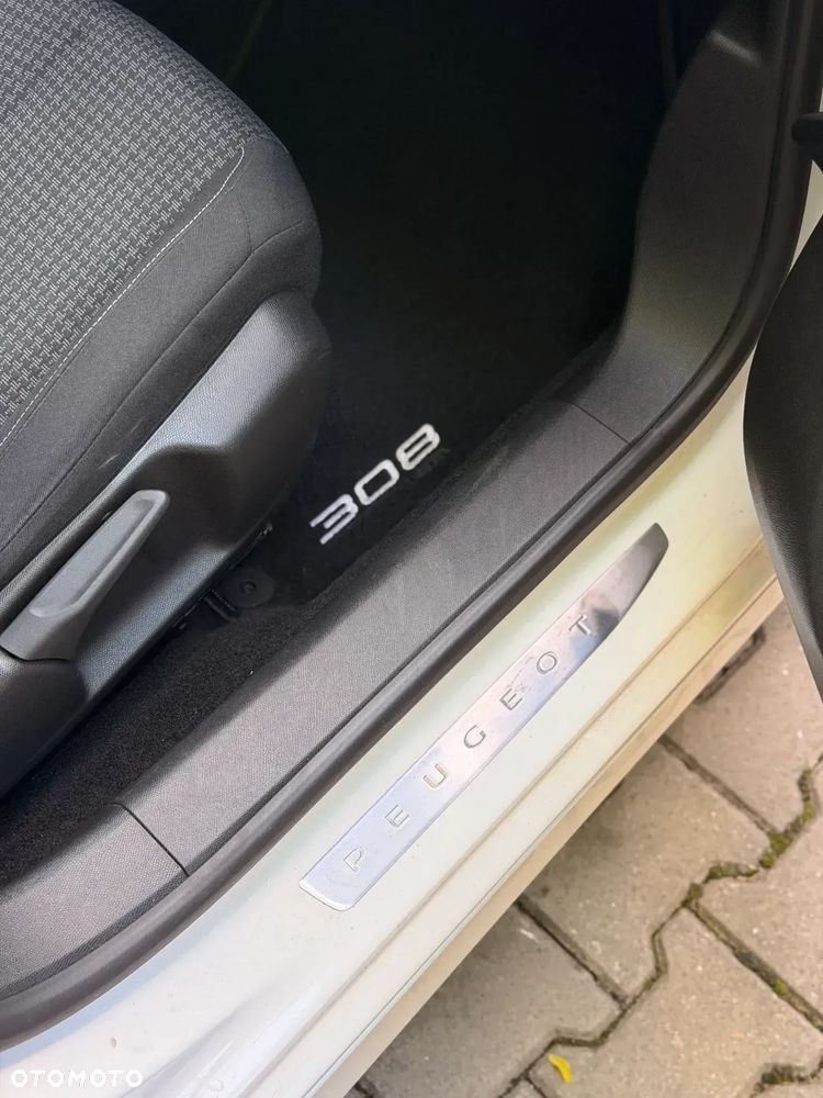 Peugeot 308 1.6 BlueHDi Allure S&S - 36