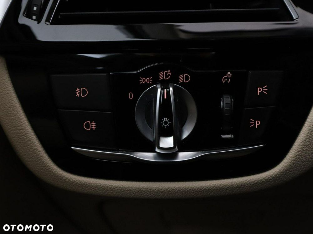 BMW Seria 5 520d xDrive - 37