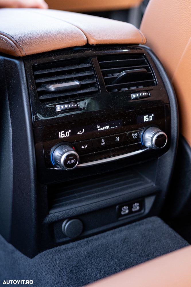 BMW Seria 5 530i xDrive AT MHEV - 34