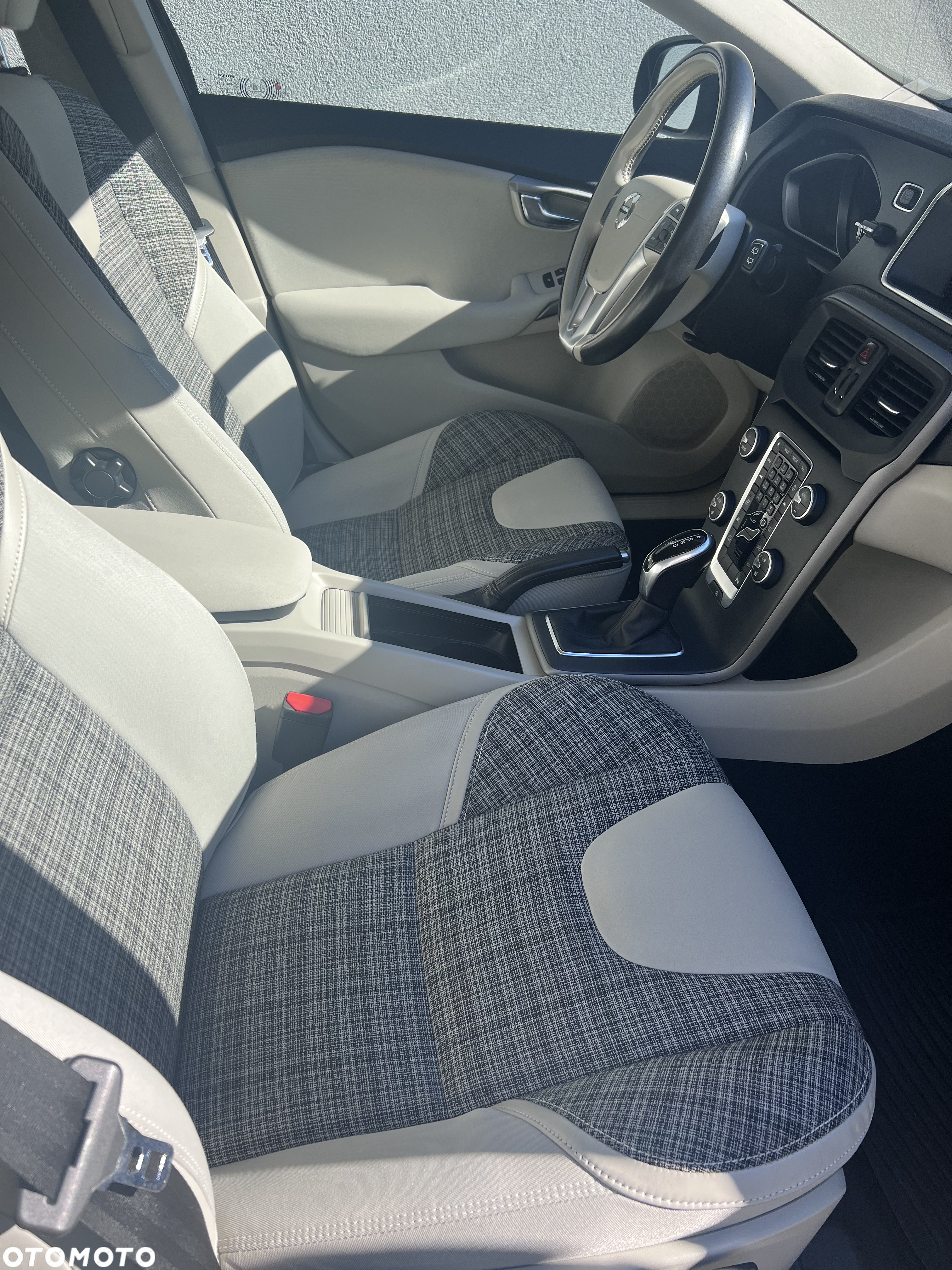 Volvo V40 T3 Drive-E Momentum - 10