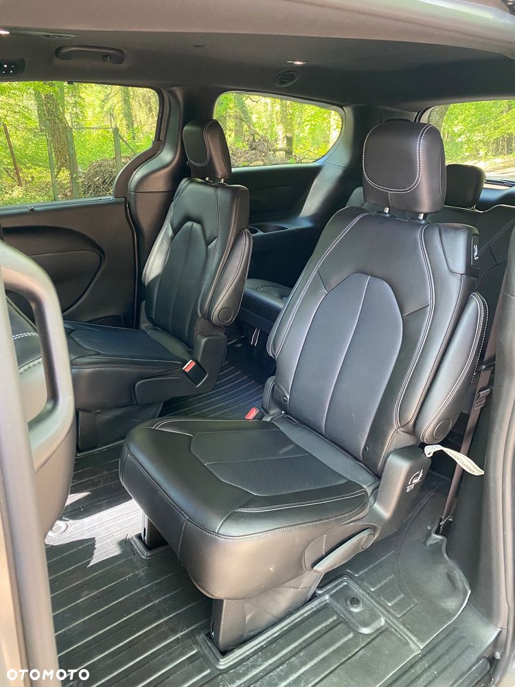 Chrysler Pacifica - 6