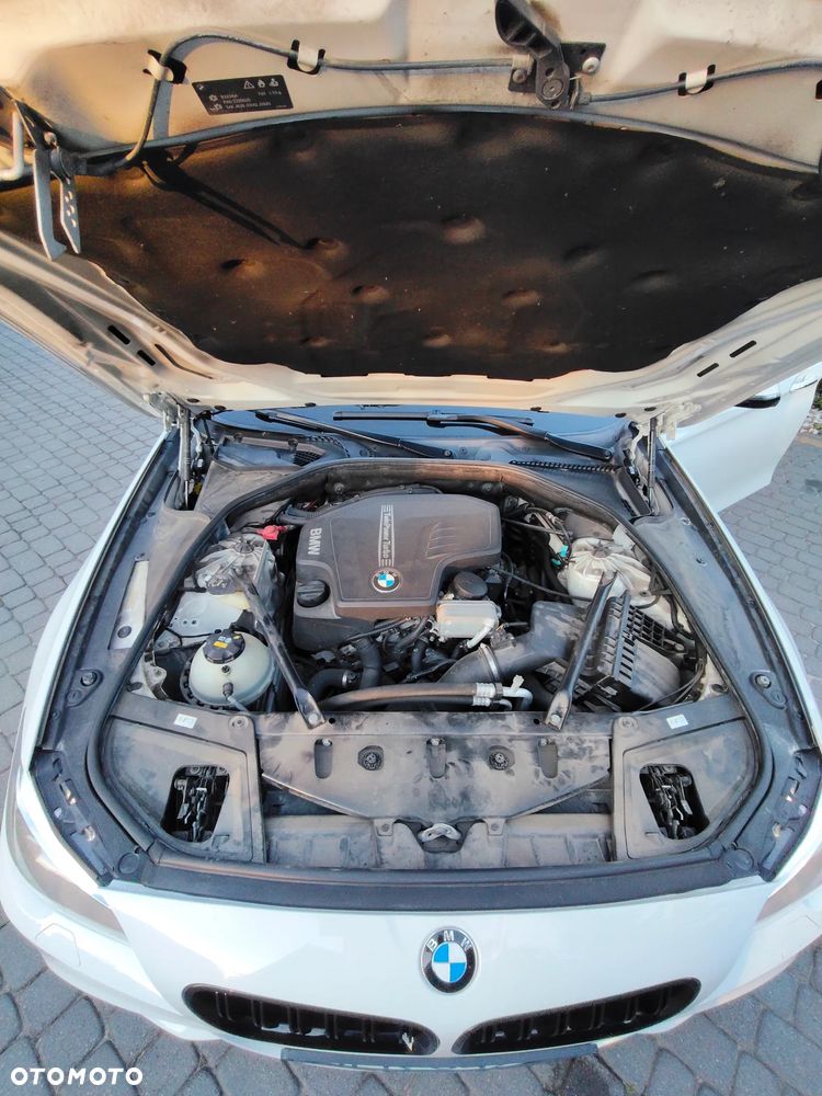BMW Seria 5 528i xDrive - 16