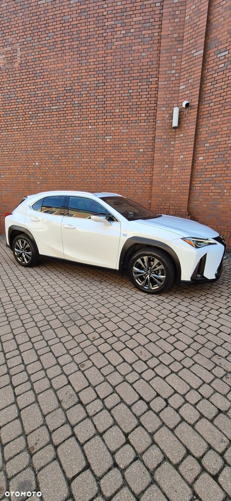 Lexus UX - 4
