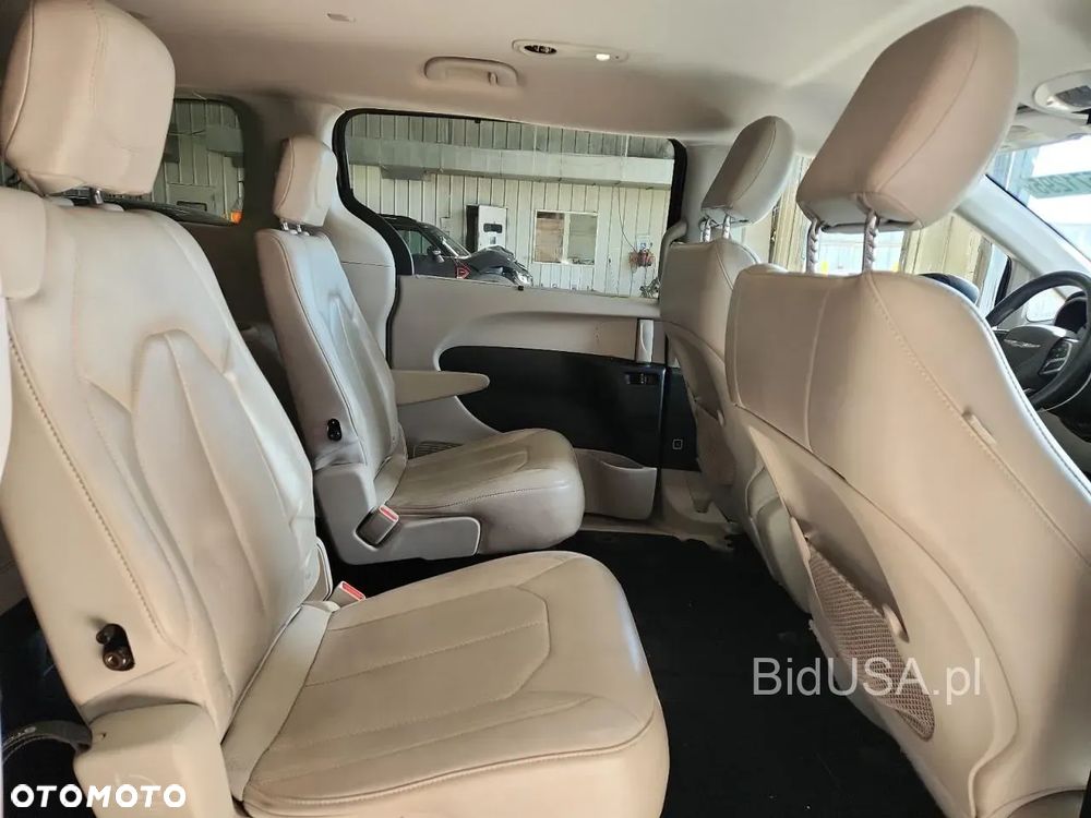 Chrysler Pacifica - 6