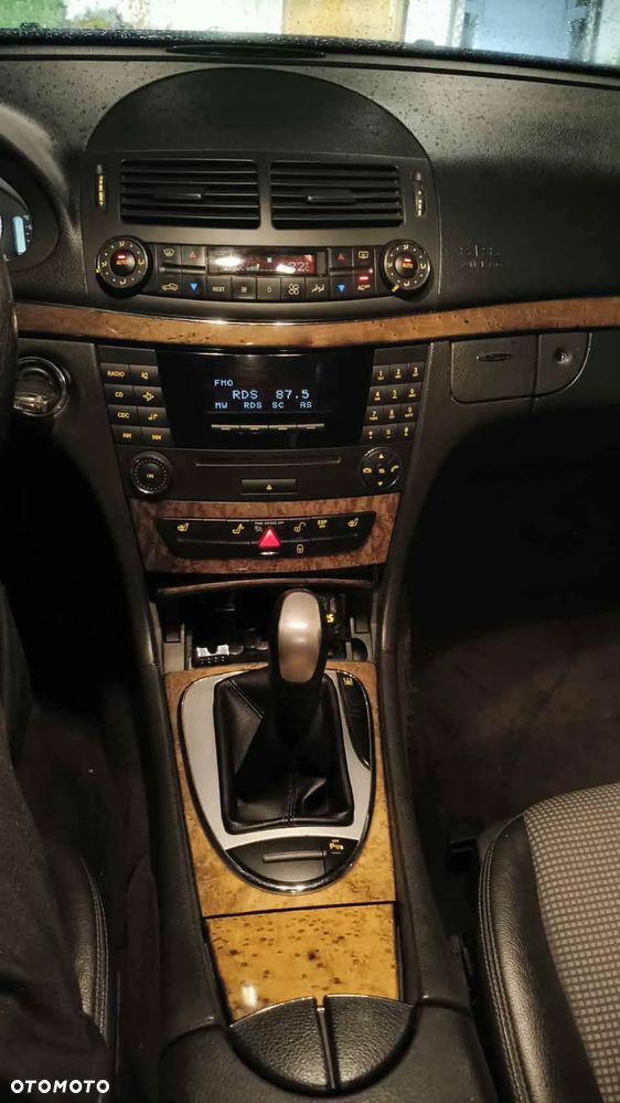 Mercedes-Benz Klasa E 200 Kompressor T Avantgarde - 11